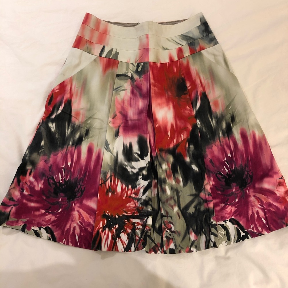 Elie Tahari floral patterned skirt with pockets
